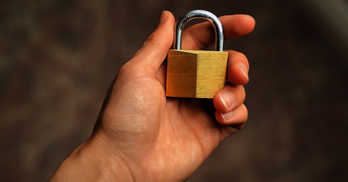 Privacy padlock laptop